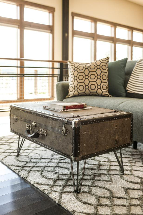 bc2015_great-room_02_vintage-suitcase-coffee-table_v.jpg.rend.hgtvcom.616.924