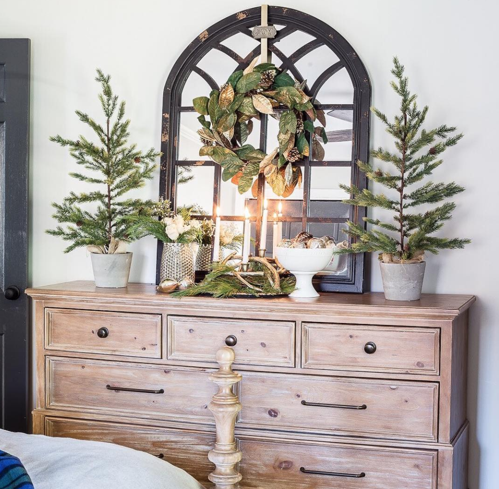 Interiors Roundup - Festive Bedrooms!